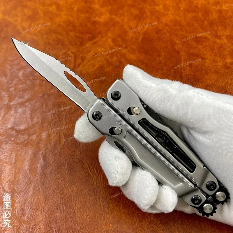 Многофункциональные плоскогубцы для повседневного использования