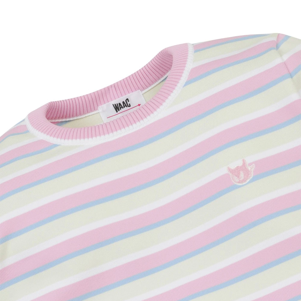 Классический и стильный роскошный женский вязаный свитер на осень. Простой