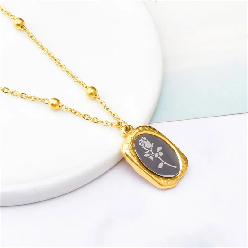 

KYTRD Retro Mirror Embossed Rose Necklace Mirror Flower Water Moon Heart Only Rose Pendant Lifetime Love Couple Wedding Gift