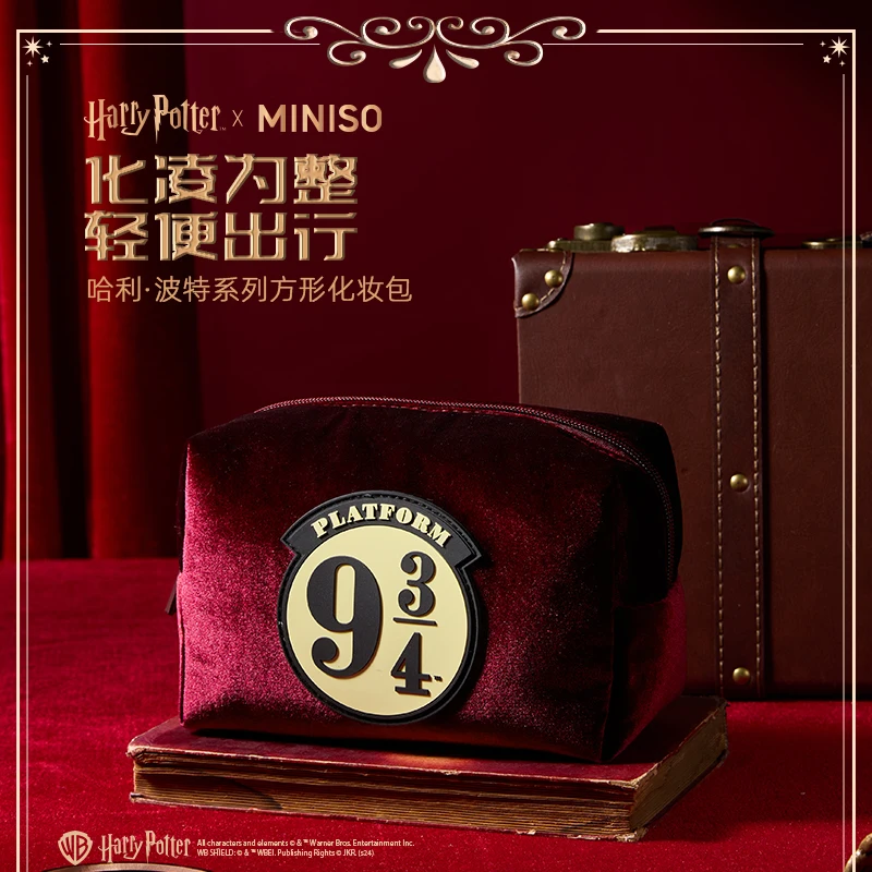 Квадратная косметичка с рисунком Магия Академии мультфильмов удобная сумка для