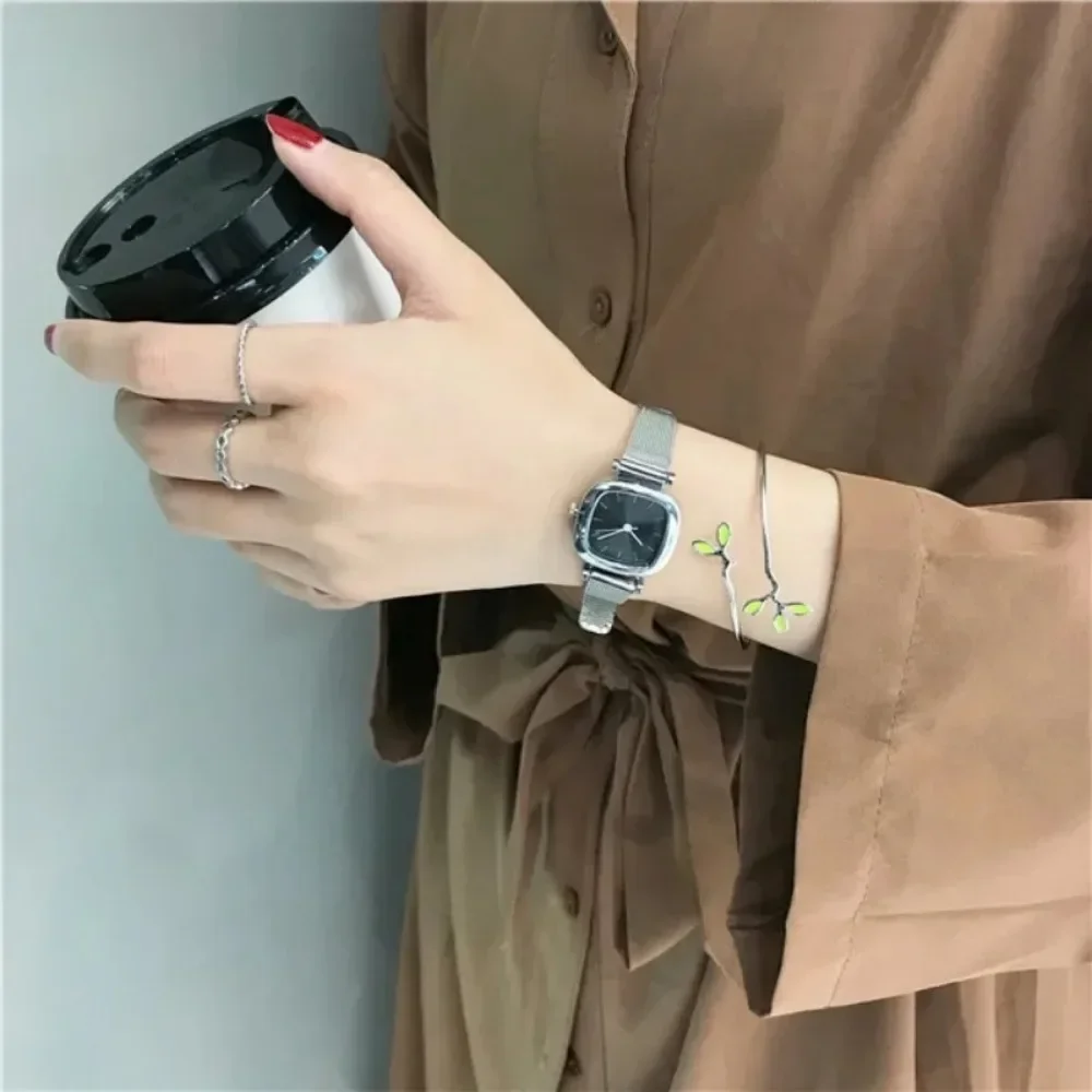 Квадратные часы женские ретро кварцевые наручные студенческие упрощенные с