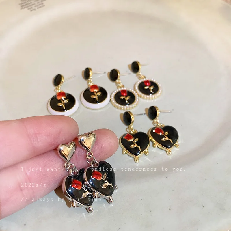 

Silver Needle French Retro Drip Rose Love Earrings Female Personality Temperament New Black Wholesale