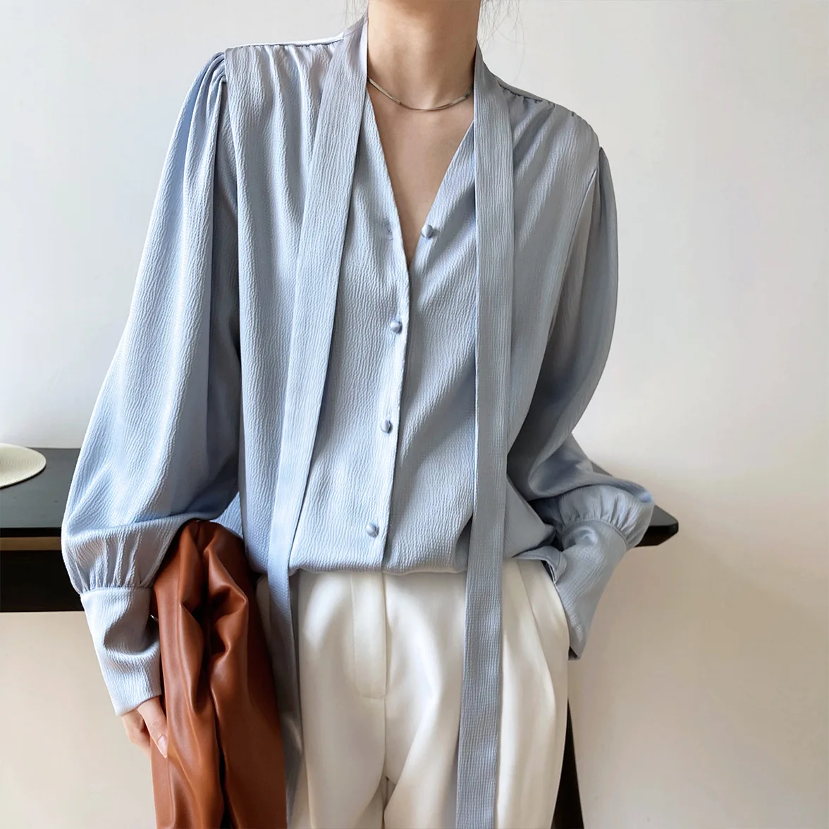 

French design V-neck streamer shirt loose temperament texture glossy satin lace-up top