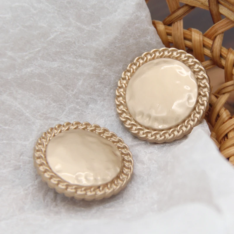 

HENGC Vintage Yellow Round Gold Metal Coat Buttons For Clothing Women Sweaters Suit Decorative Sewing DIY Accessories Wholesale