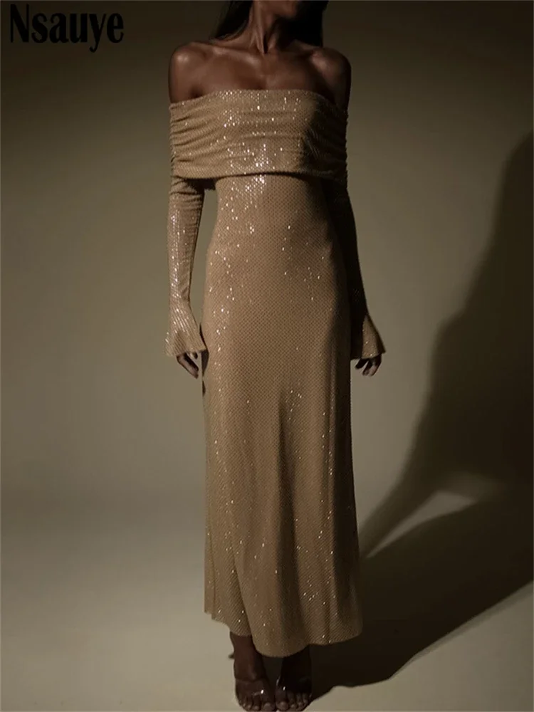 Женское облегающее платье с длинным рукавом