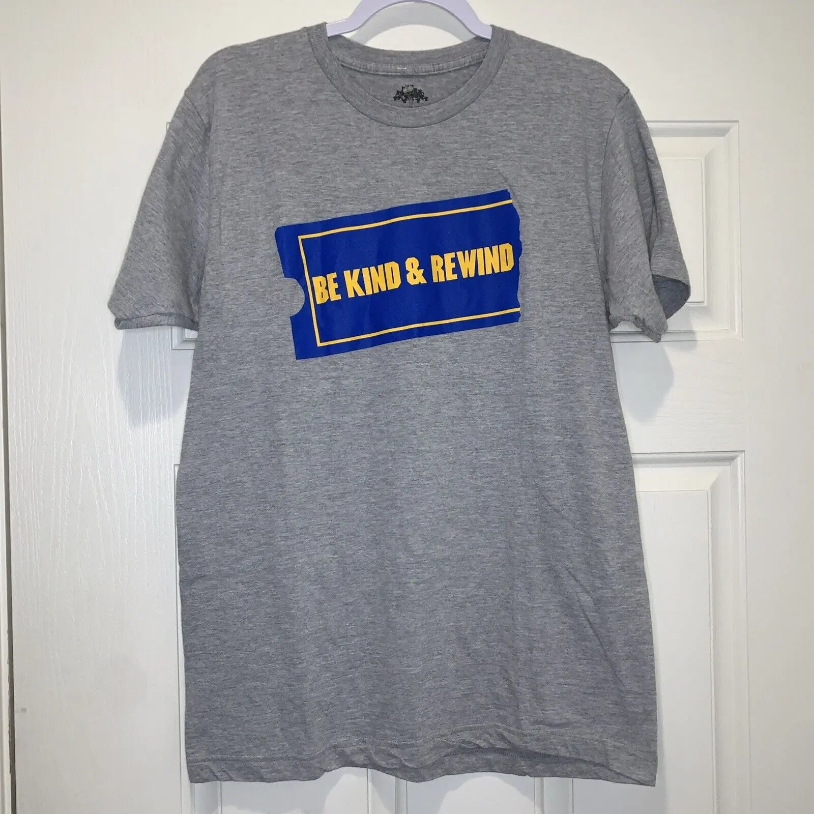 Футболка размера L от фирмы ажуб видеомагазин VHS фильмы