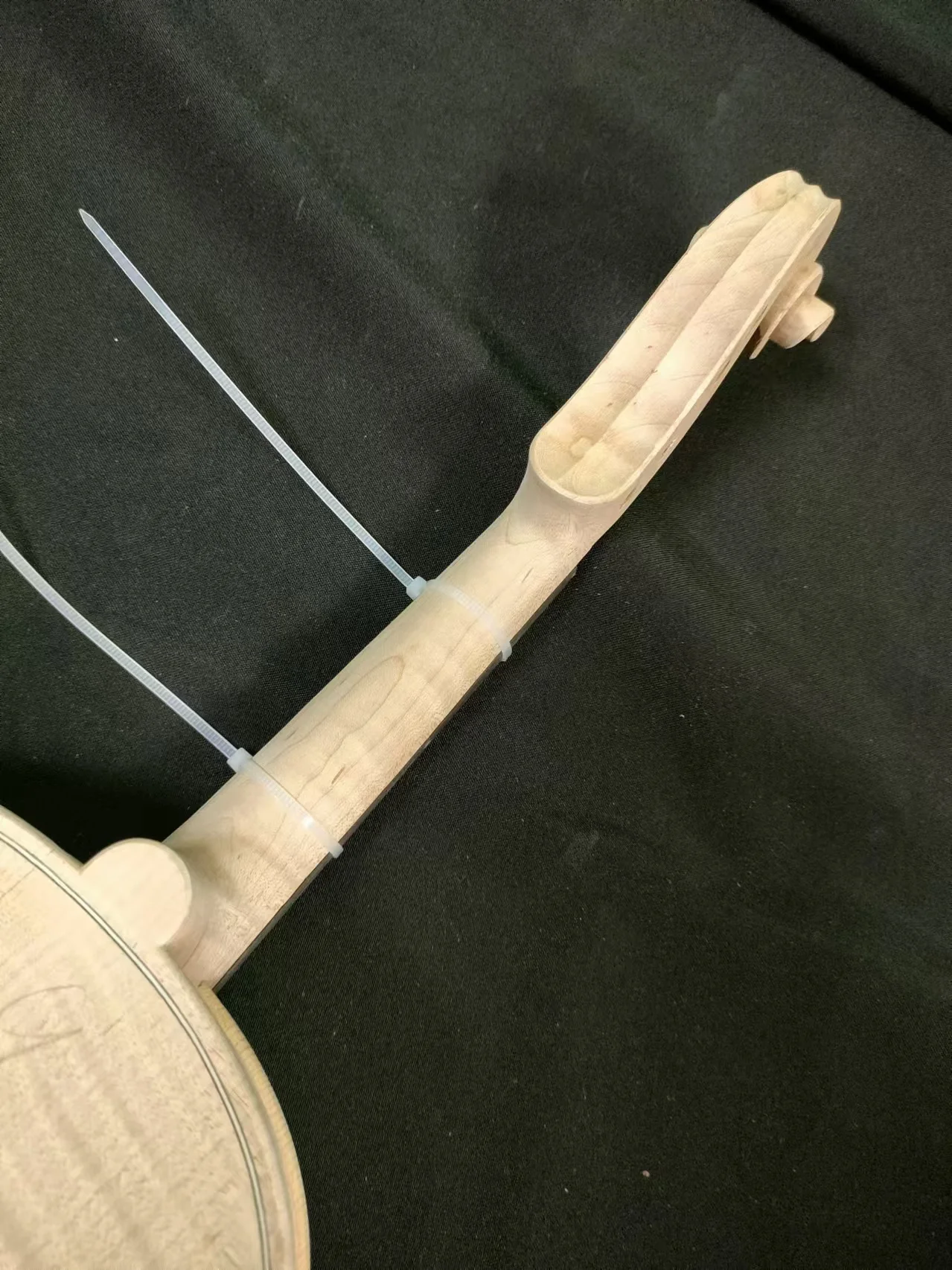 1 шт. белая скрипка ненагреваемая огненный клен задняя часть из ели верхняя 4/4