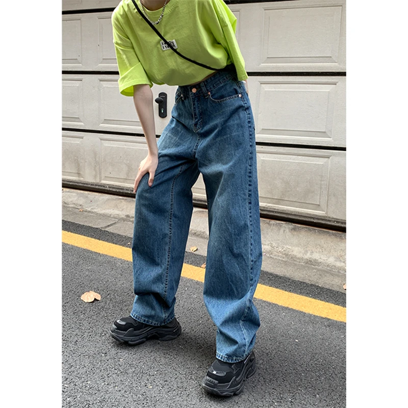 Рисунок 3 - Осенние женские джинсы с завышенной талией