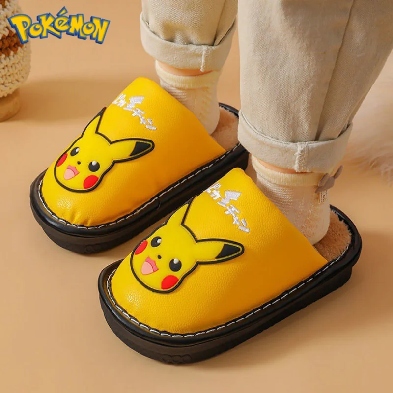 

Плюшевые хлопковые тапочки Pokemon Pikachu, зимние утепленные Нескользящие водонепроницаемые теплые хлопковые тапочки, милый подарок для девочек и мальчиков