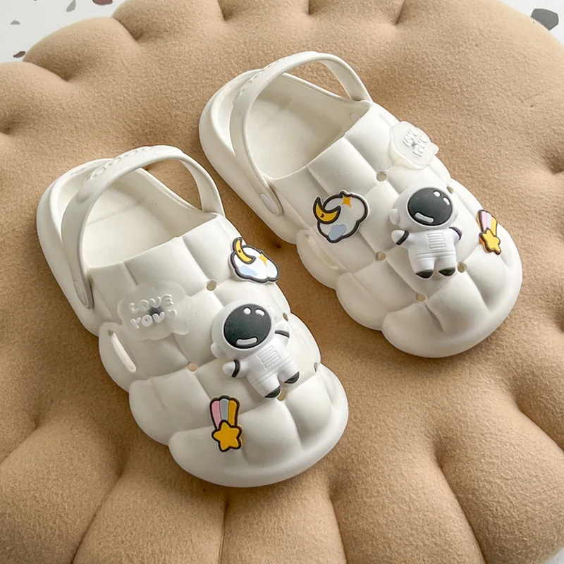 Design Women Blue Spaceman Clogs Shoes Female Slippers Summer Mother Children Clouds Sandals Paltform Ladies Fashion Flip Flops
