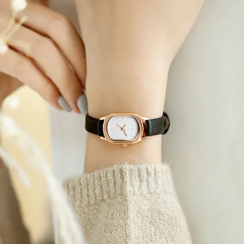 

Women's Fashion Black Small Watches Vintage Leather Ladies Wrist Watches Simple Oval Dial Dress Retro Female Quartz Wristwatches
