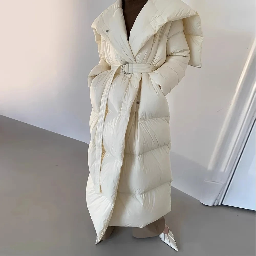 Элегантное женское зимнее длинное белое пальто на гусином пуху модные