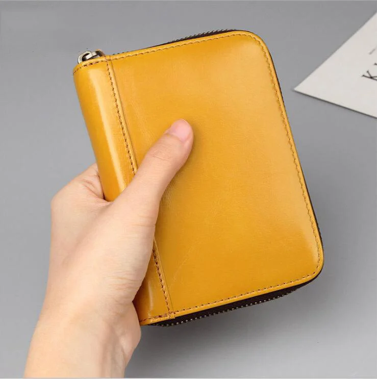 

Кошелек из натуральной кожи с отделением для карт и RFID-защитой