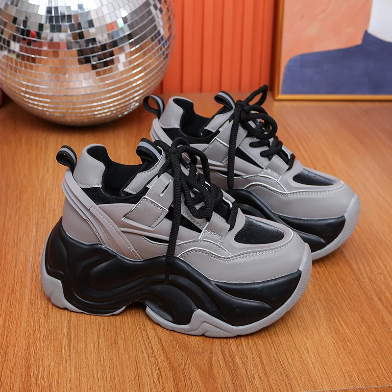 Женские кроссовки из ПУ кожи на толстой нескользящей подошве