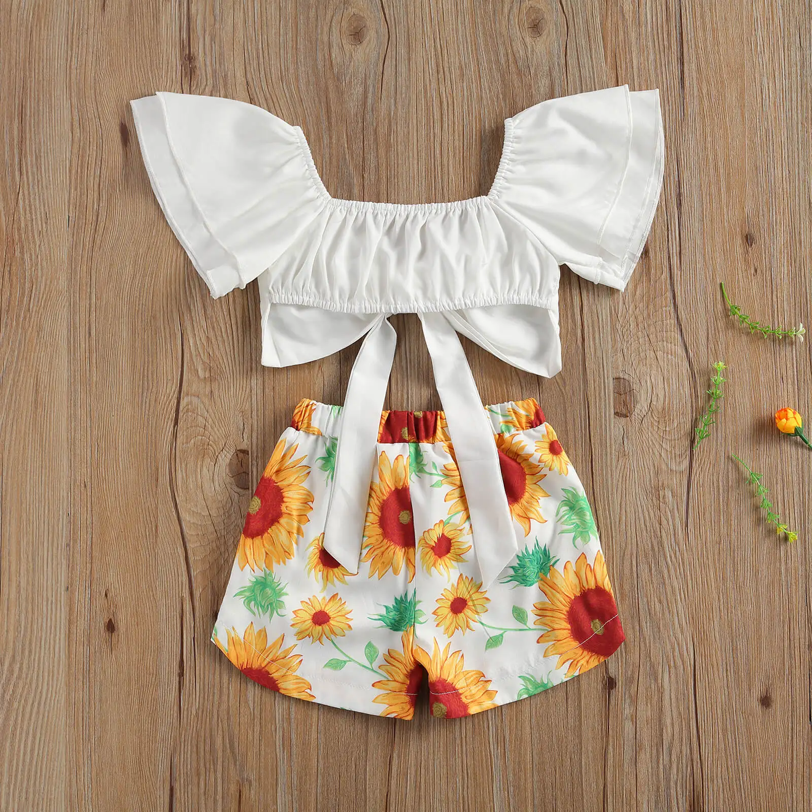 Комплект одежды для маленьких девочек укороченные топы с бантом и шорты принтом