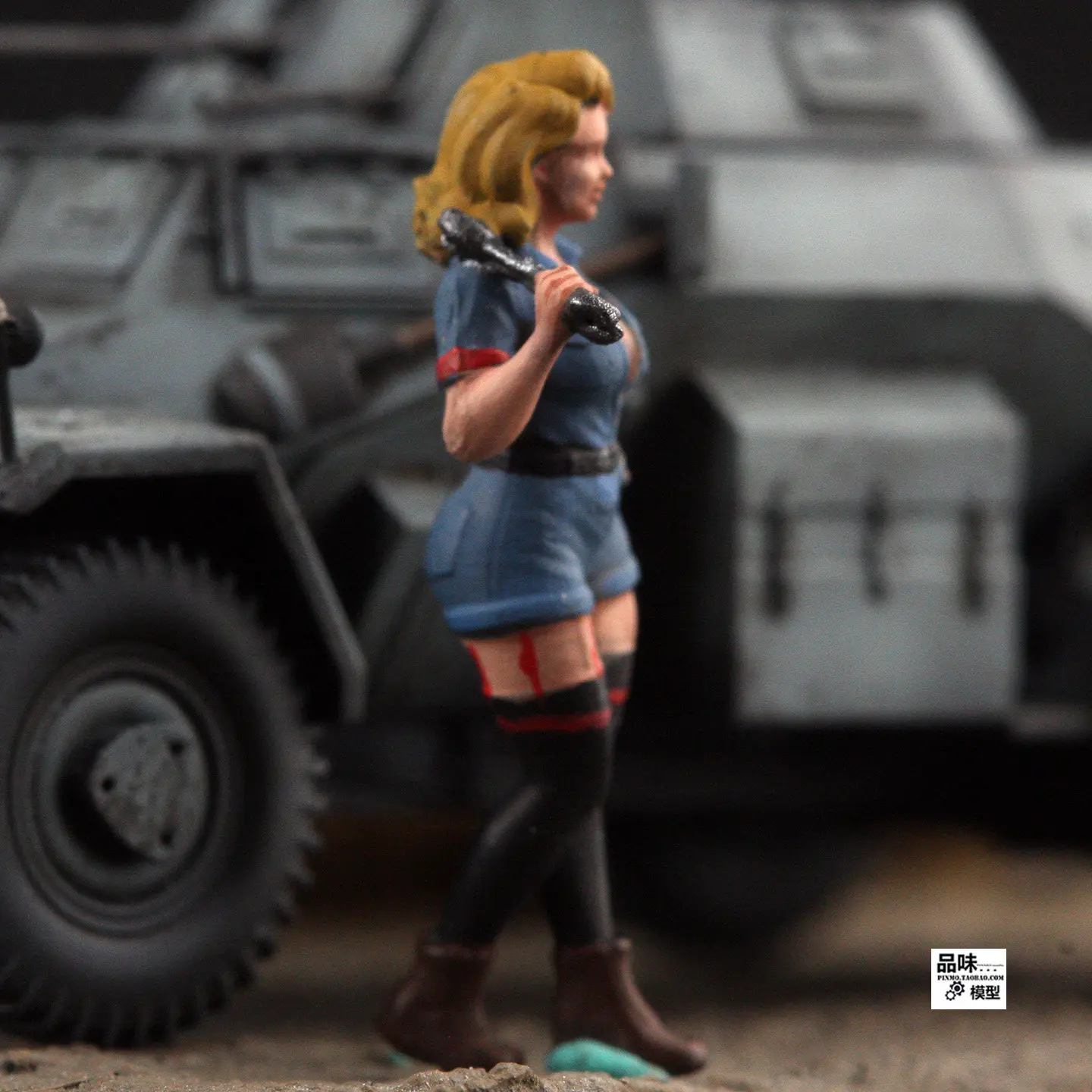 Фото Масштабная модель из смолы 1:72: Немецкая девушка (1 фигура) – аксессуар для сцен, коллекционная модель, подарок для взрослых, классический сувенир, статическая фигурка для демонстрации №3