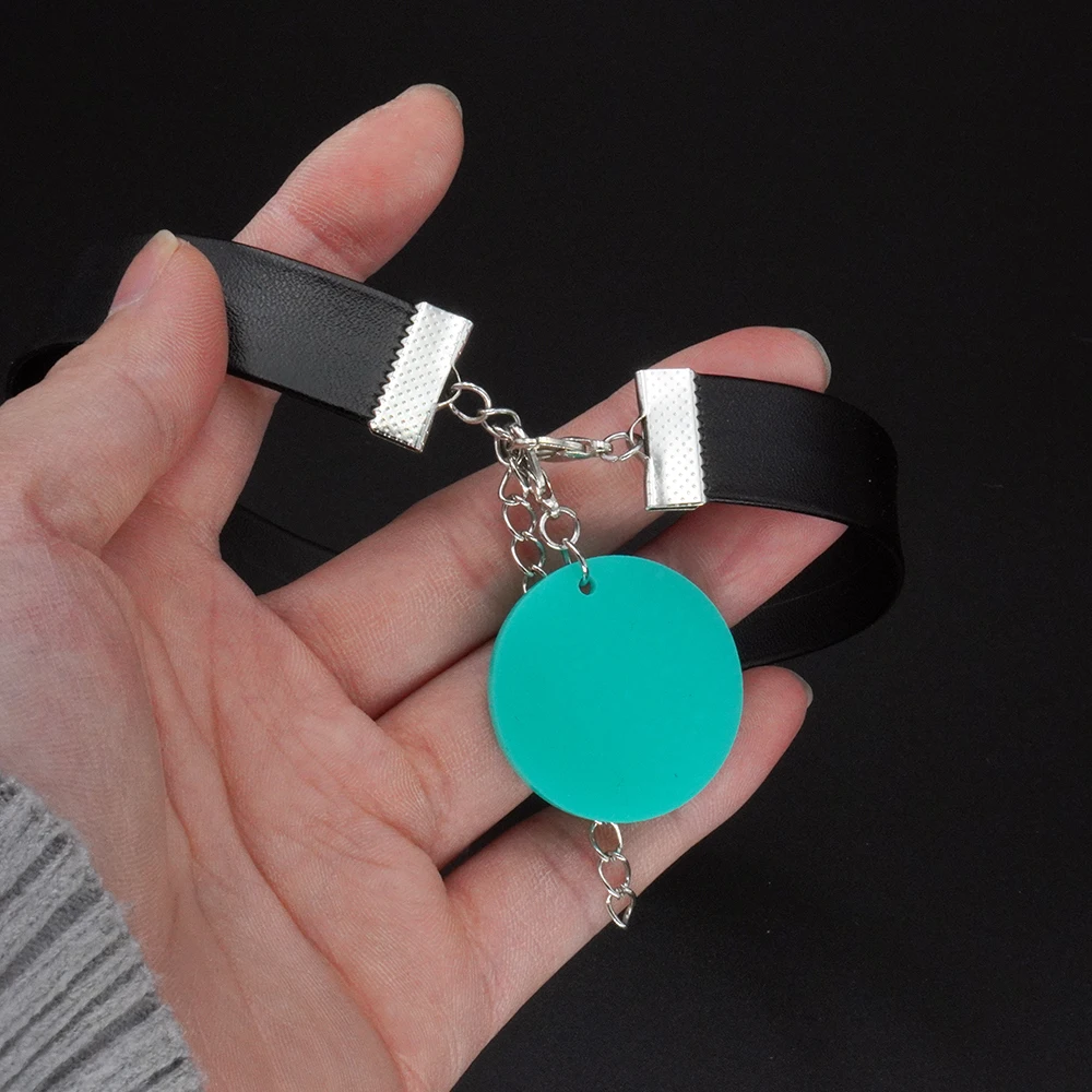 Серьги MINISO DAN DA Momo Ayase зелёные акриловые