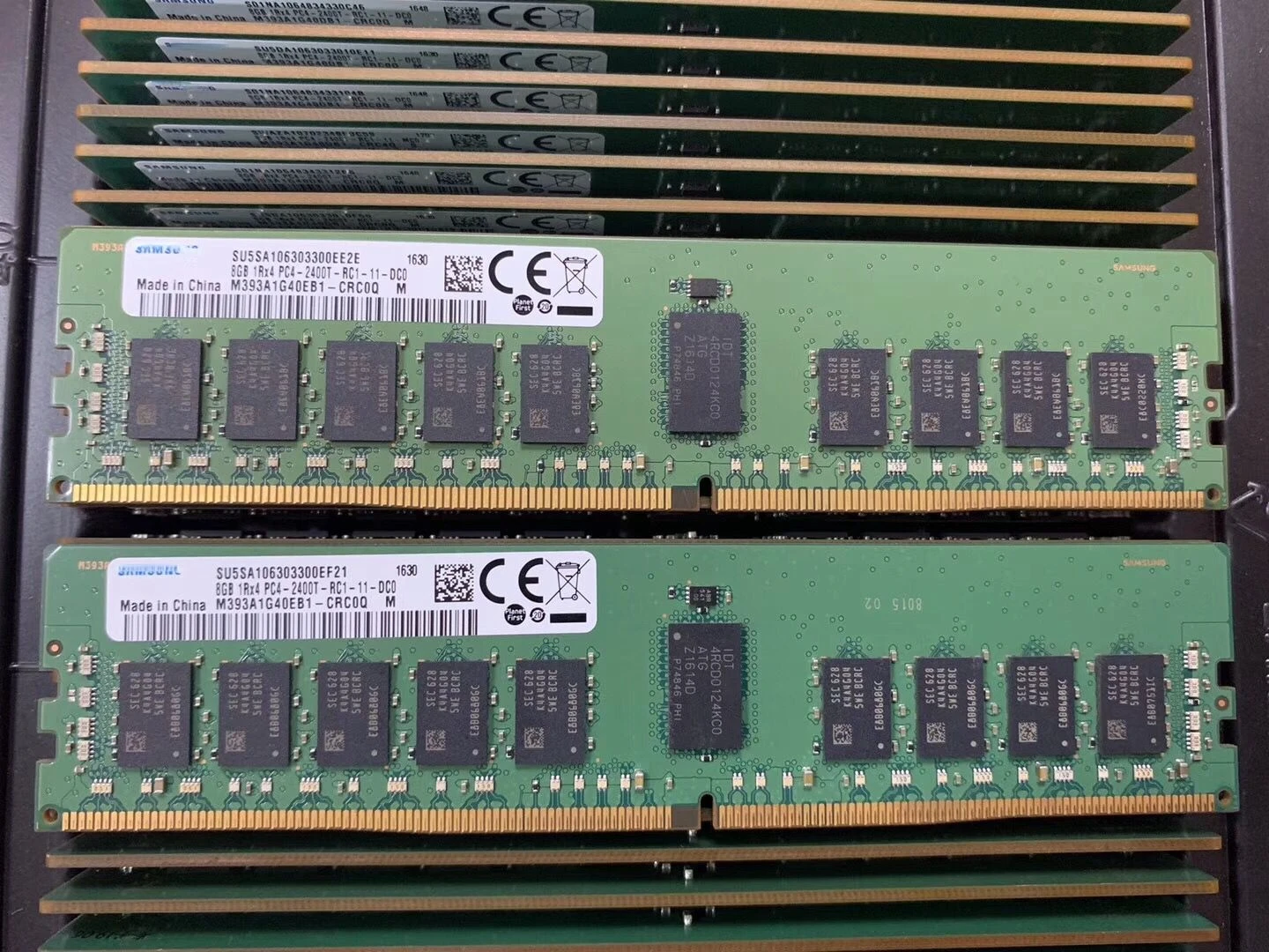 

RAM Original M393A1G40EB1-CRC0Q 8GB 1RX4 DDR4 2400T-R server memory