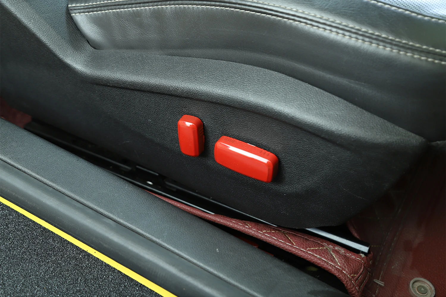 Декоративная накладка для салона автомобиля с регулировкой сиденья Chevrolet Camaro 2010