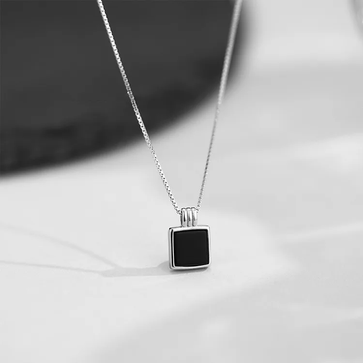 

Women Girls Exquisite Black Crystal Square Pendant Necklace Fashion Clavicle Chain Temperament Casual Daily Wear Jewelry