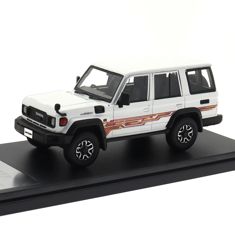 Металлическая модель автомобиля 1/43 TOYOTA LAND CRUISER
