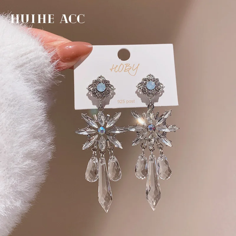 

Silver Needle Diamond Crystal Flower Earrings European And American Heavy Industry Trend Influenza Personality Fashion