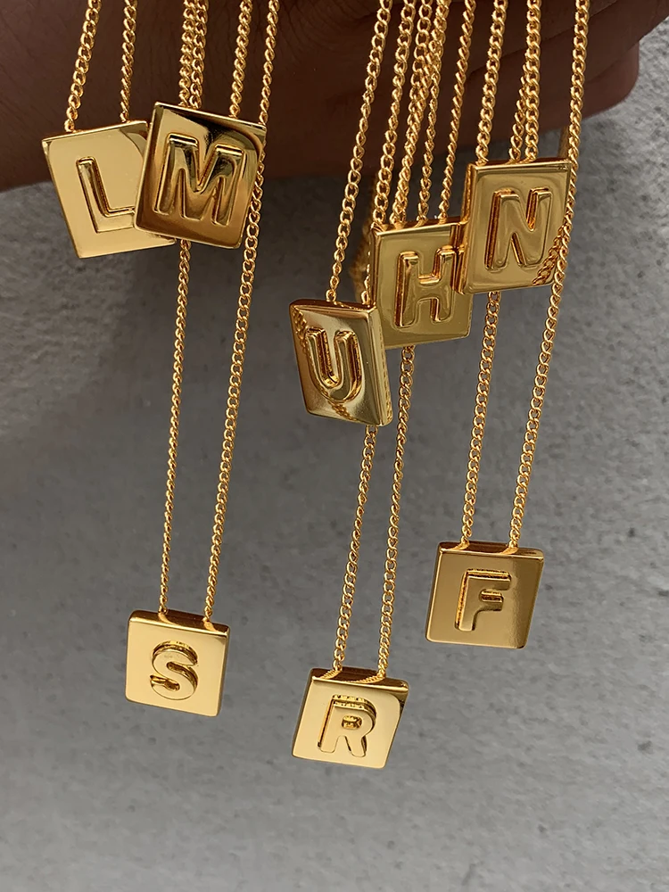 

Brass With 18K Tarnish Simply 26 Letters Pendant Necklaces Women Jewelry Punk Hiphop Designer Runway OL Gown Boho Top Japan