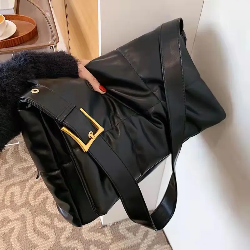 

Модная большая сумка, вместительная сумка, женская сумка через плечо в новом стиле 2022, осенне-зимняя пуховая сумка, текстурная сумка-мессенд...