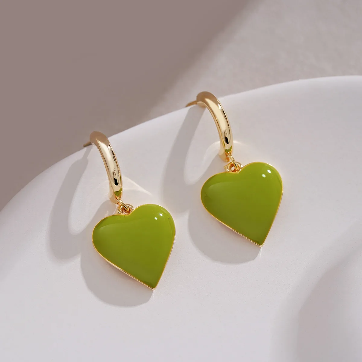 

Французские Ретро зеленые серьги в форме маленького сердца, нежные высококачественные серьги, новые милые серьги