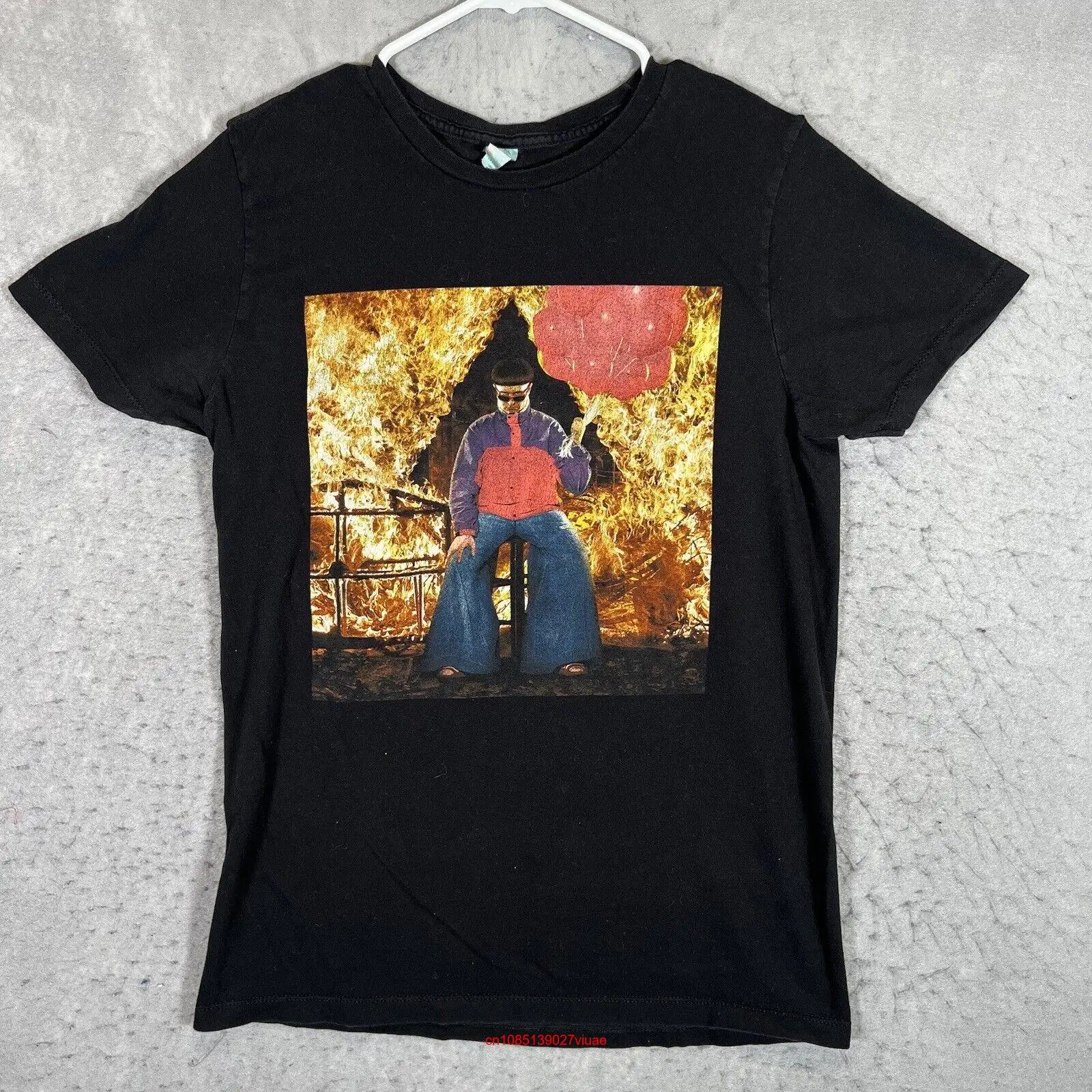 Футболка мужская среднего и черного цвета с длинным или коротким рукавом