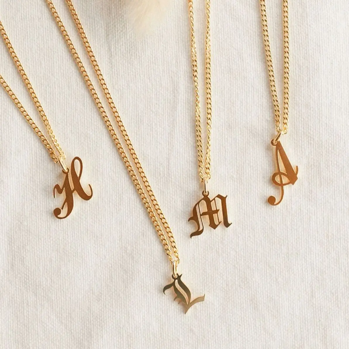 Minimalist Bar Initial Necklace with Crub Chain Custom Nameplate Letter Pendant Stainless Steel Gold Text Jewelry Gift For Women