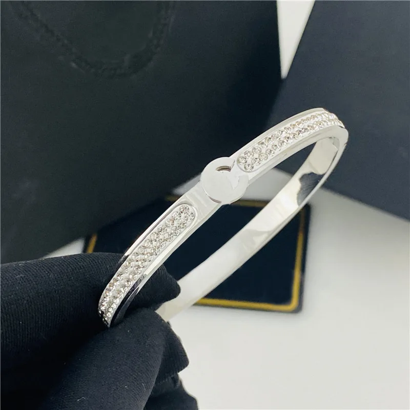 

European and American diamond studded star style bracelet