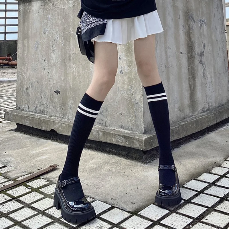 

Женские однотонные полосатые хлопковые носки до середины икры, повседневные спортивные модные чулки в Корейском стиле для девочек, теплые длинные гольфы в японском стиле
