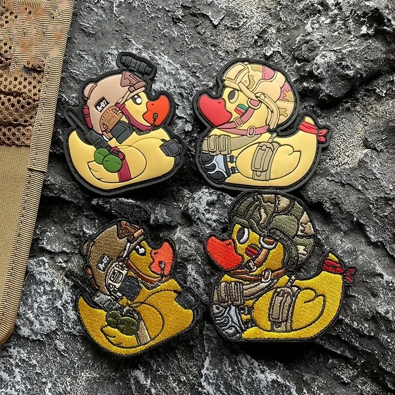 Вышитая нашивка на липучке с маленькой уткой