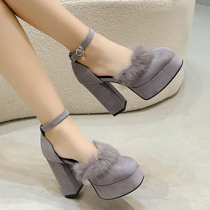 Женские замшевые туфли на меху высоком каблуке женские сандалии новинка зимы 2025