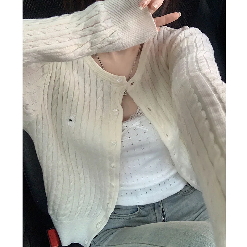 Женский акриловый кардиган с вышивкой