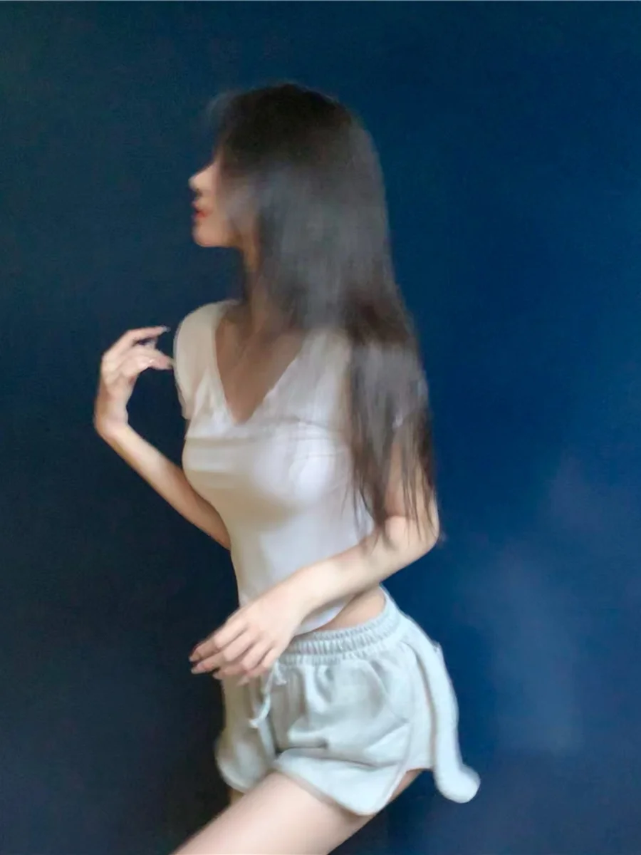 Женская футболка с коротким рукавом и V-образным вырезом |