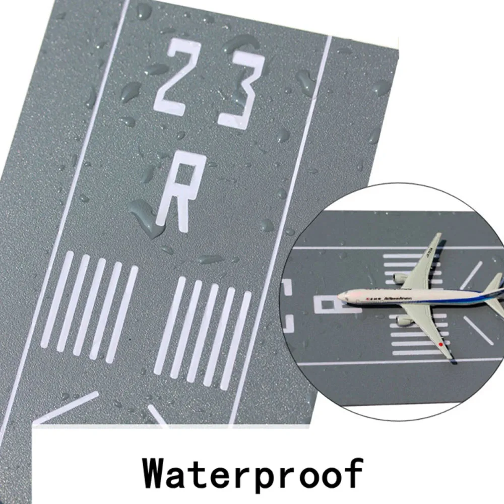 Миниатюрный пассажирский самолет модель 1:1000 платформа для взлета и посадки 2 шт.