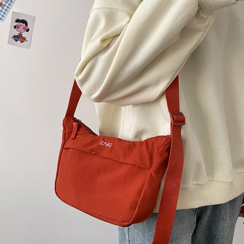 Симпатичные маленькие сумочки для женщин 2022 зимняя мягкая нейлоновая сумка-тоут