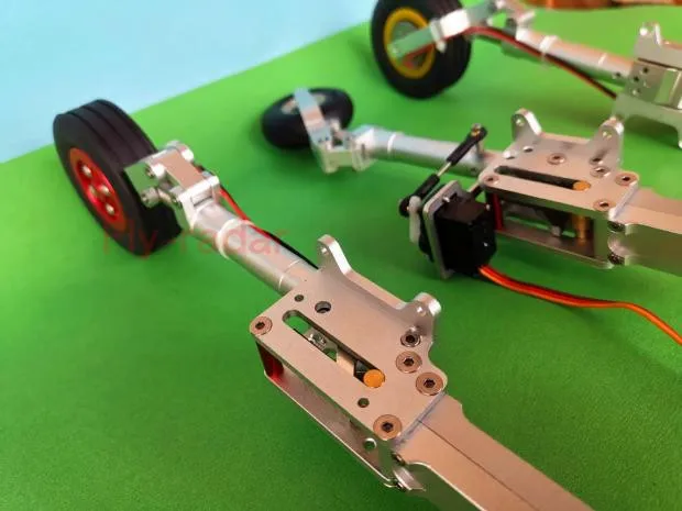 Втягивающая шестерня с электрическим тормозом для радиоуправляемого самолета