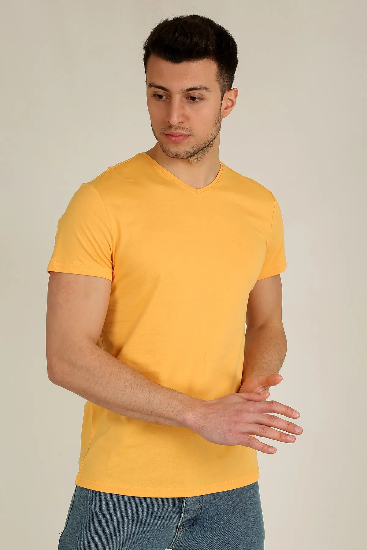 

Male Basic Slim Fit V-Neck Short-Sleeve T-Shirt 21K-3400738-1 Mustard
