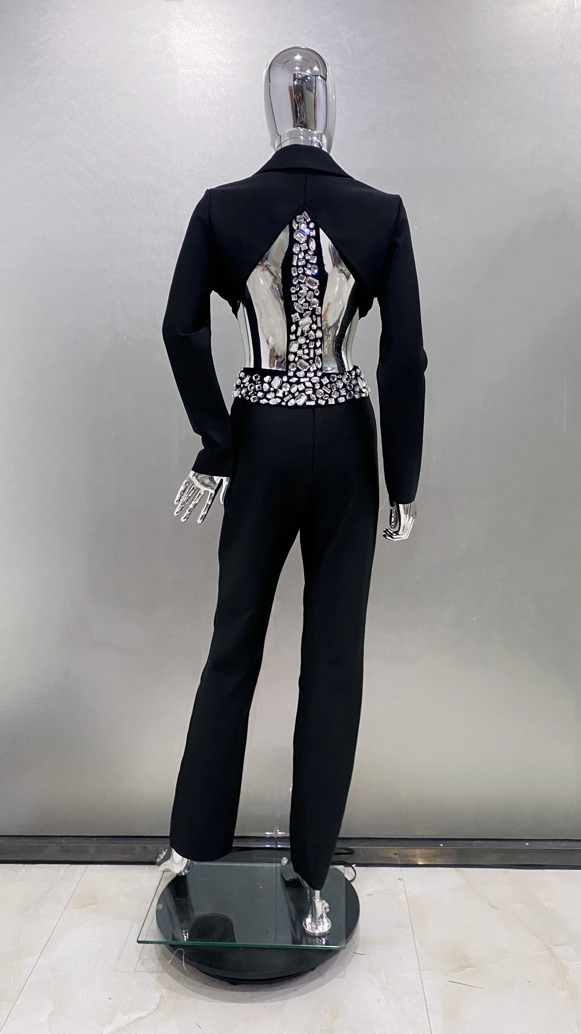 Новое поступление 2024, черно-белый женский комплект с длинным рукавом, сексуальный облегающий бандажный комплект с v-образным вырезом, блестящий кристалл, женский комплект для вечеринки в ночном клубе (art.: 3920ca307f993) - 3920ca307f993