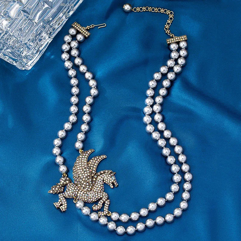 Женское ожерелье с подвеской в виде животного