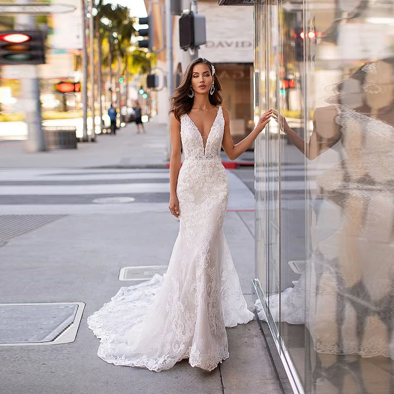 

Elegant Mermaid Lace Backless Bridal Wedding Gowns Sleeveless Plunge V Neckline Wedding Dresses for Bride Court Train