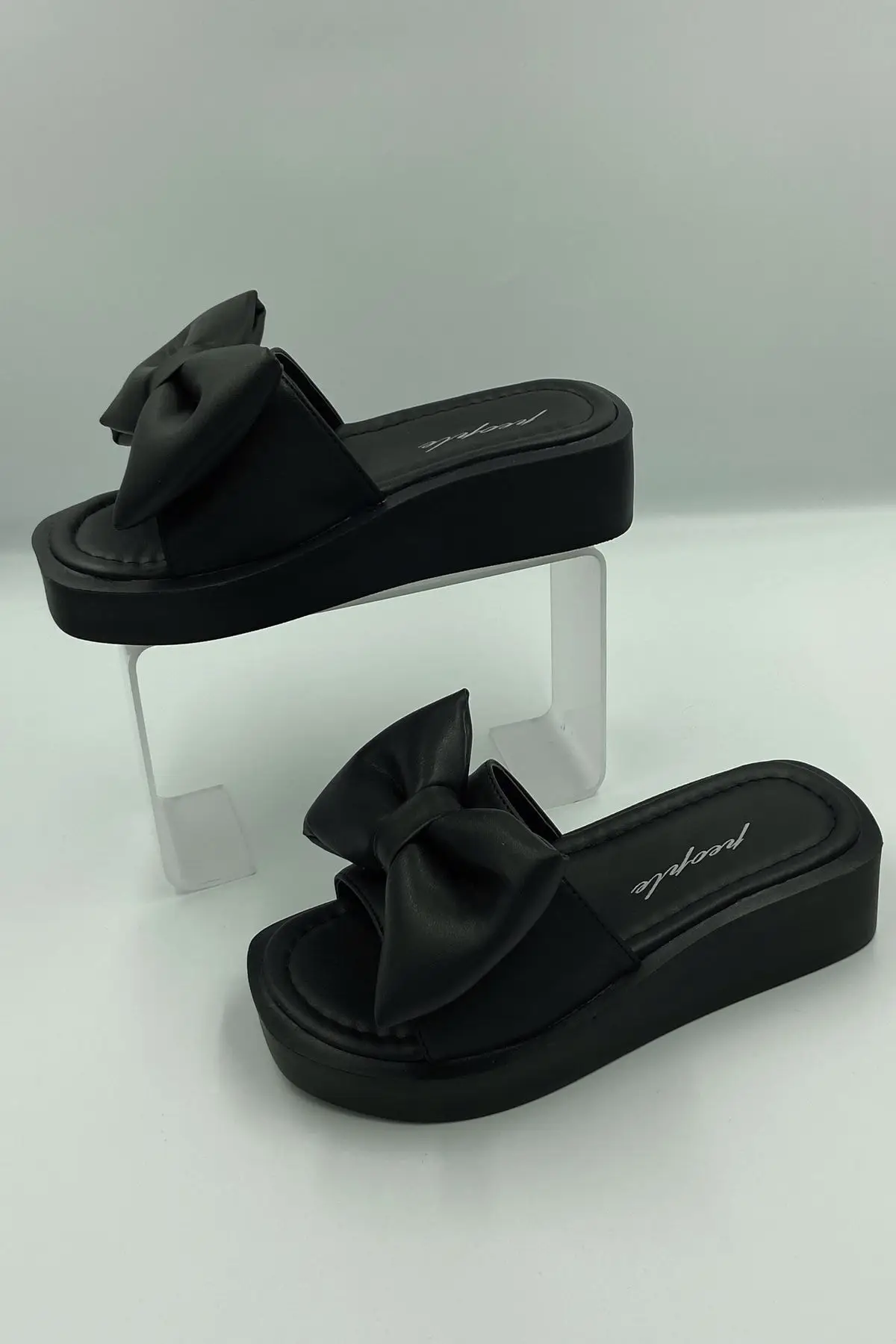 

Women slippers
