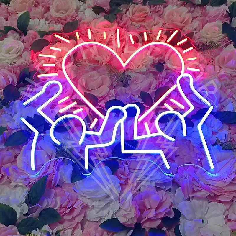 

Неоновая вывеска с надписью «Love Is the Cure»