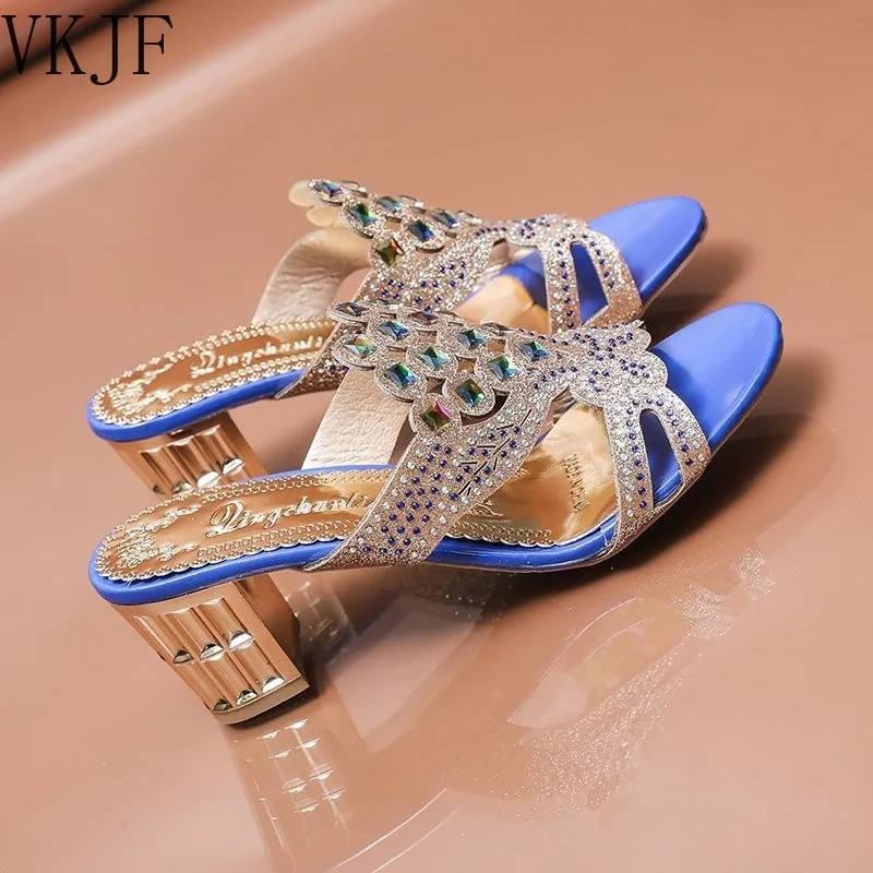 

2023 Hot Shoes for Women Fashion Women's Slippers Summer New Peep Toe Rhinestones Sandals Ladies Chunky Heels Hollow Slippers
