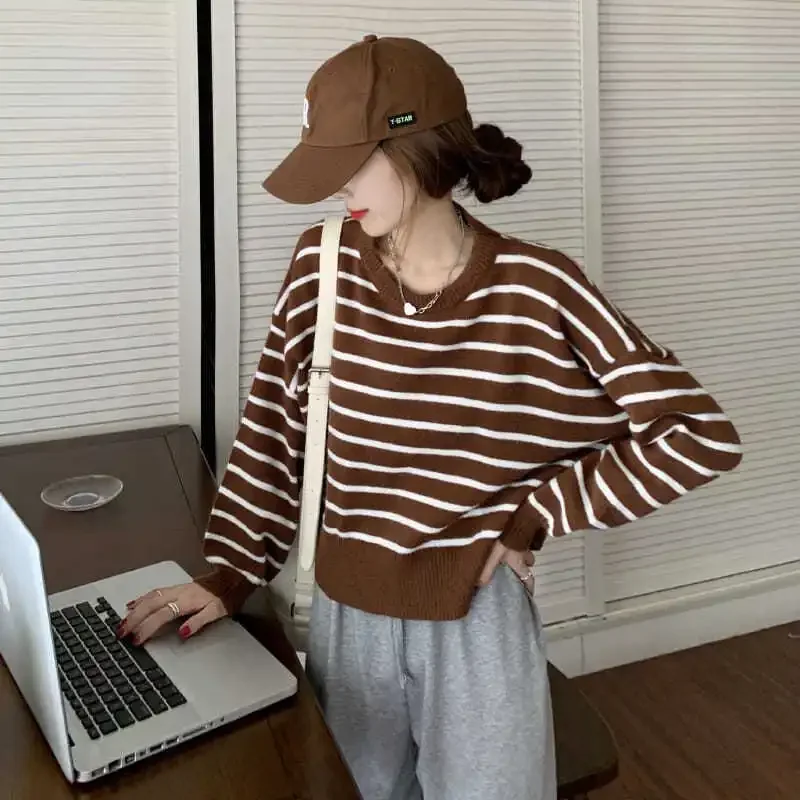 Свитер в полоску нестандартной формы осень/зима 2023 новый дизайн чувственный с