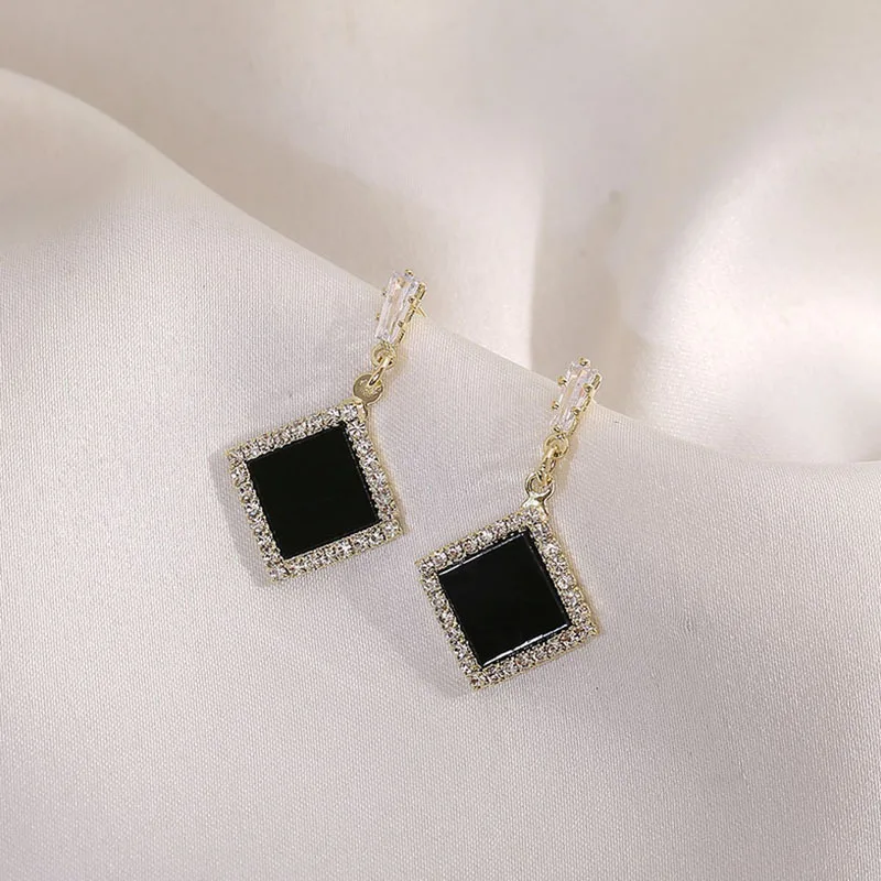 

2022 новые темпераментные геометрические серьги с бриллиантами из серебра 925 пробы, простые и универсальные индивидуальные высококачественн...