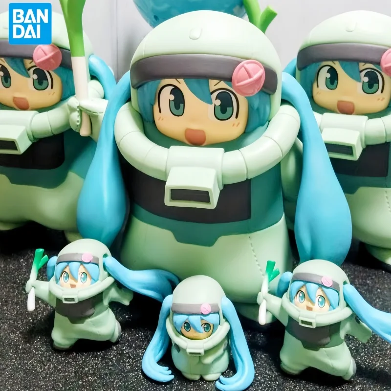 Фото Оригинальная фигурка Bandai Banpresto Bandai Hatsune Miku в честь 45-летия: Zaku, аниме-фигурка, модель игрушки, коллекции, подарки, игрушки №2